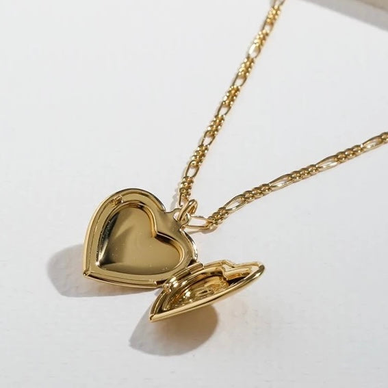 Heart locket Necklace in gold, open, hart medaillon ketting in goud